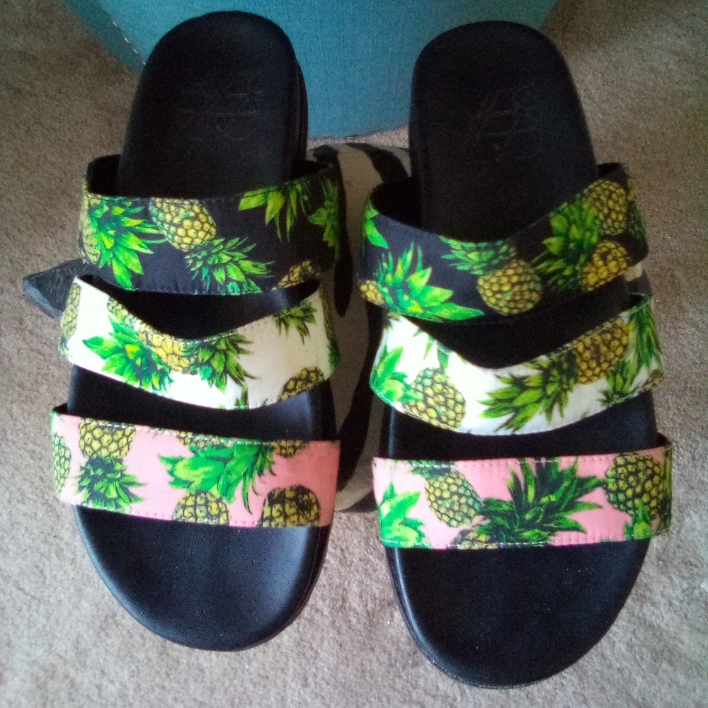 NWOT YES Slip-on Sandals
